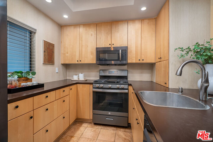 Property Photo:  3480 Barham Blvd  CA 90068 