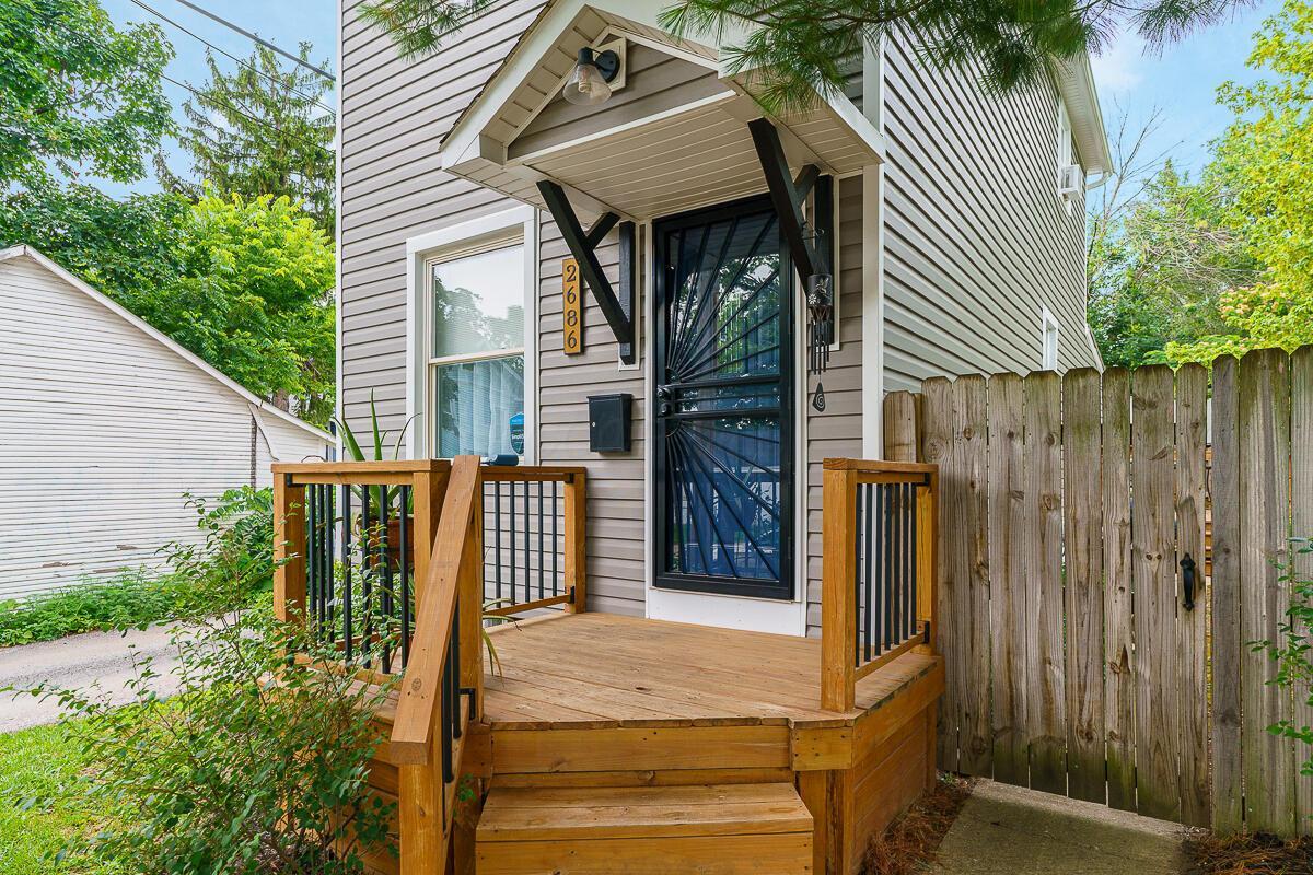 Property Photo: 2686 Wicklow Road OH 43204