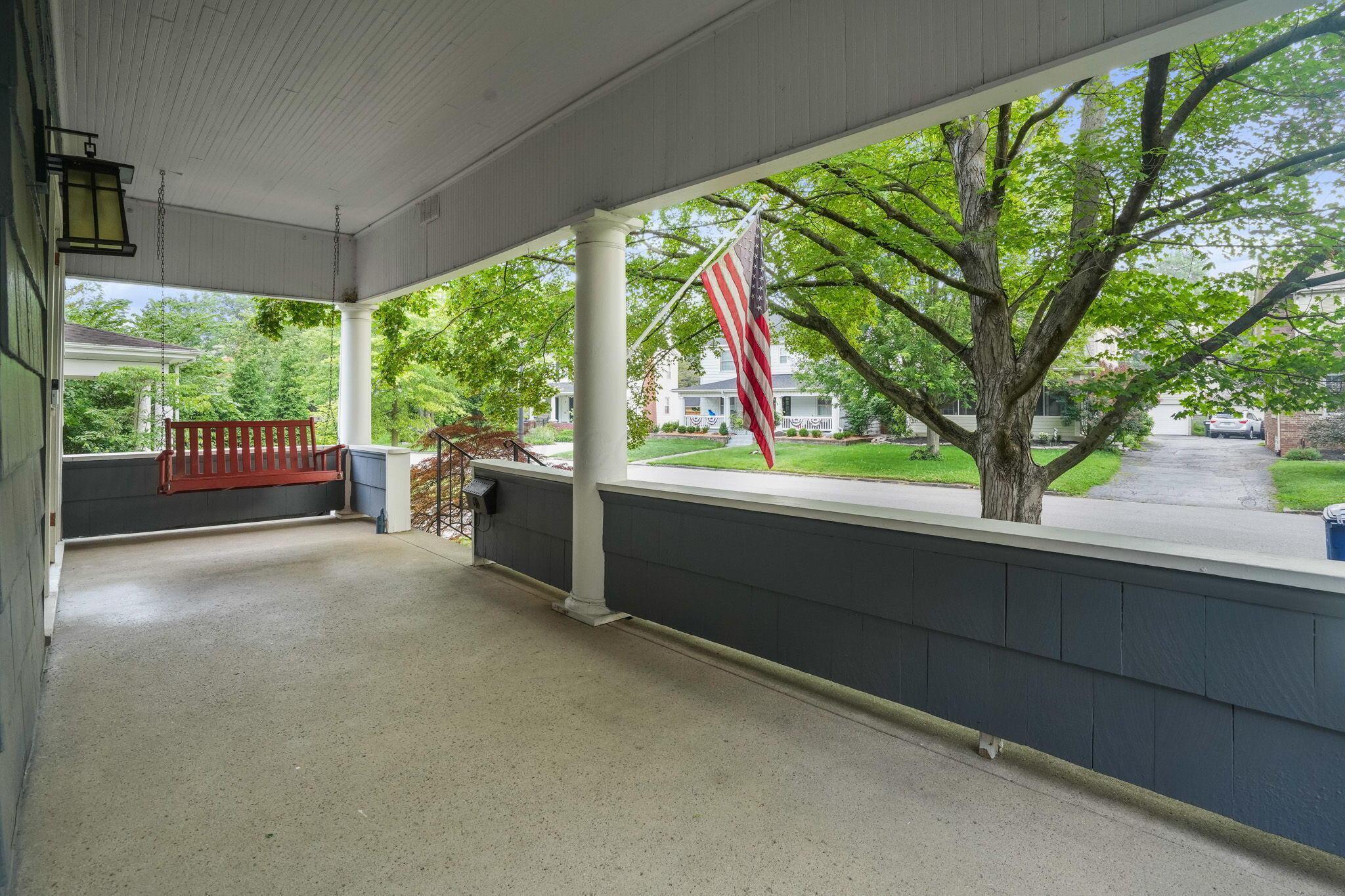 Property Photo: 41 Northmoor Place OH 43214