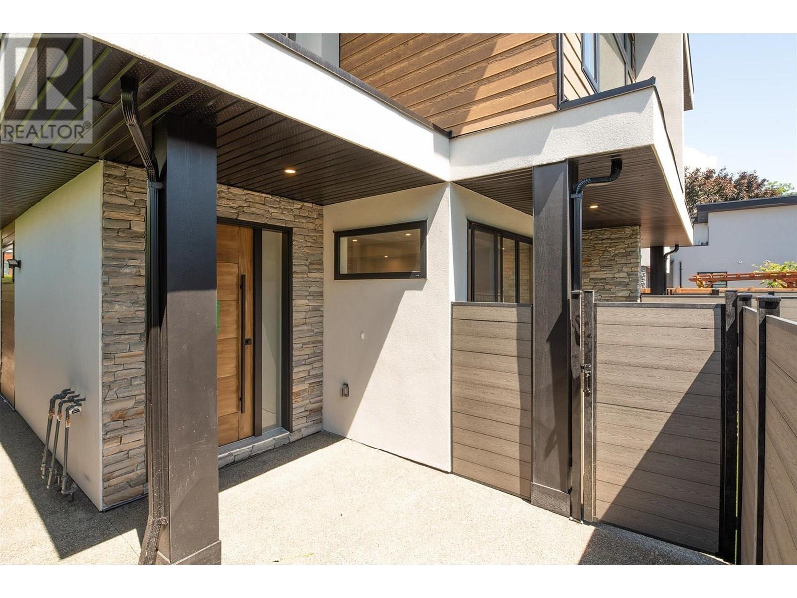 Property Photo: 839 Lawson Avenue 3 BC V1Y 6S9