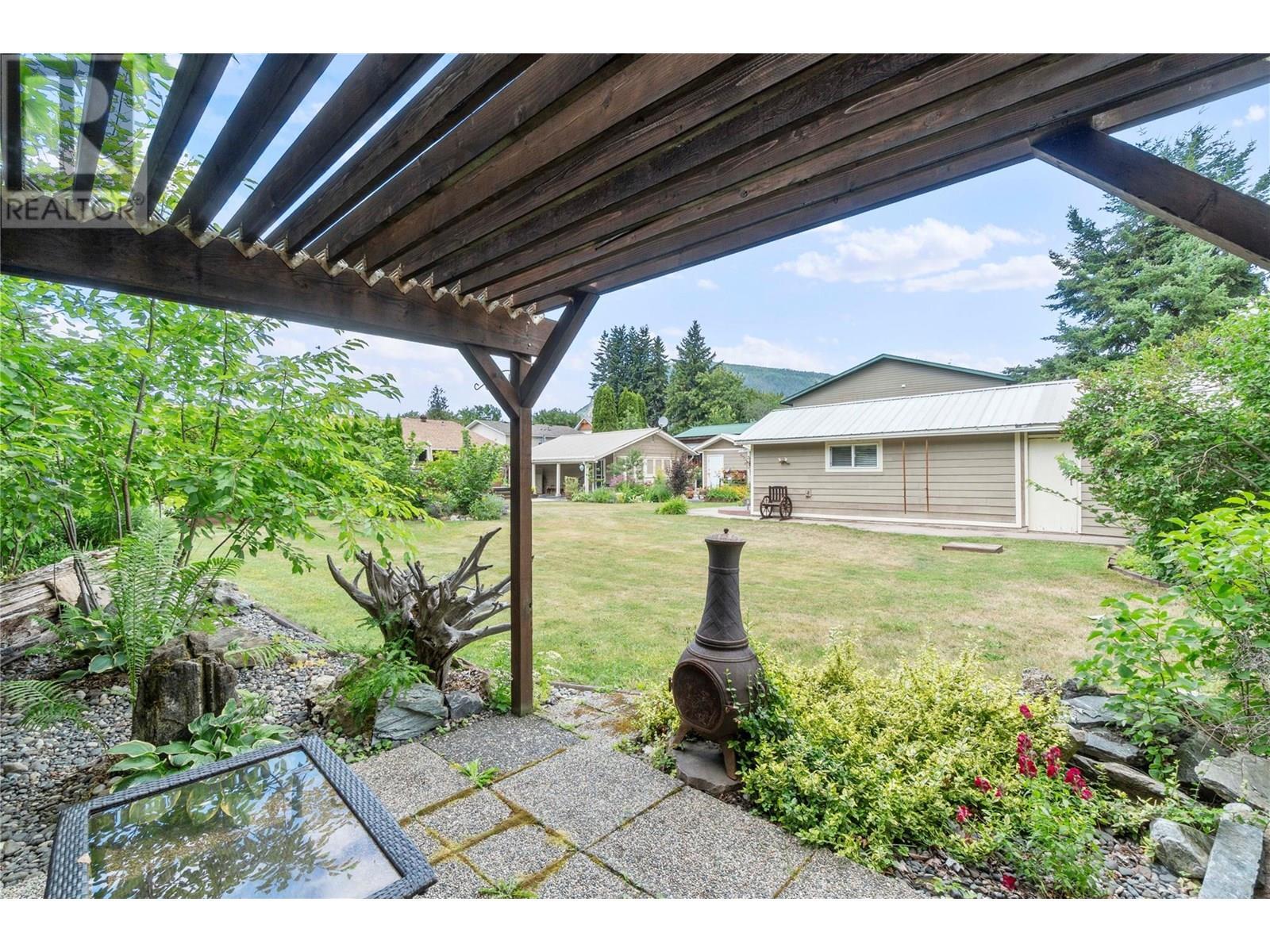 7250 52 Street Northeast  Salmon Arm BC V0E 1K0 photo