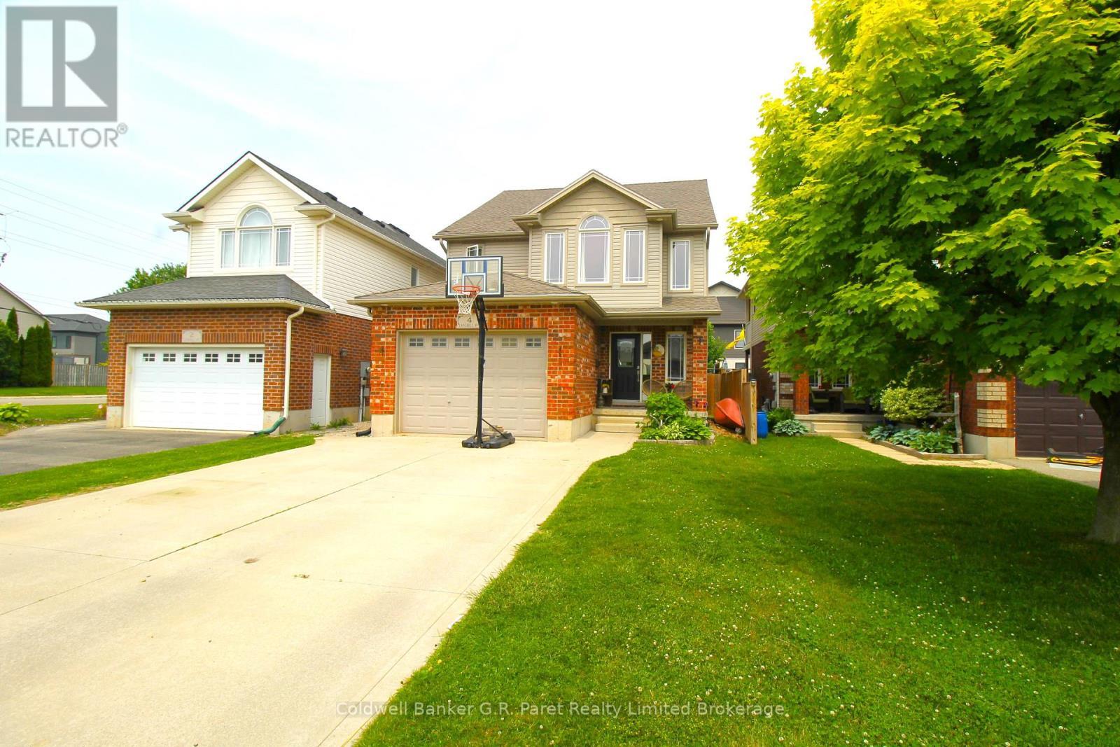 Property Photo:  4 Langrell Avenue  ON N4G 5X8 