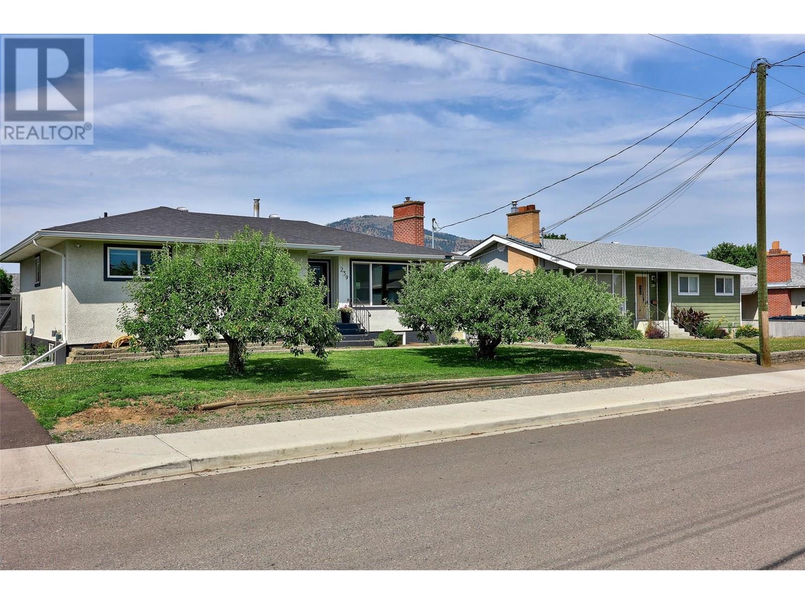 Property Photo: 239 Chestnut Avenue BC V2B 1L4