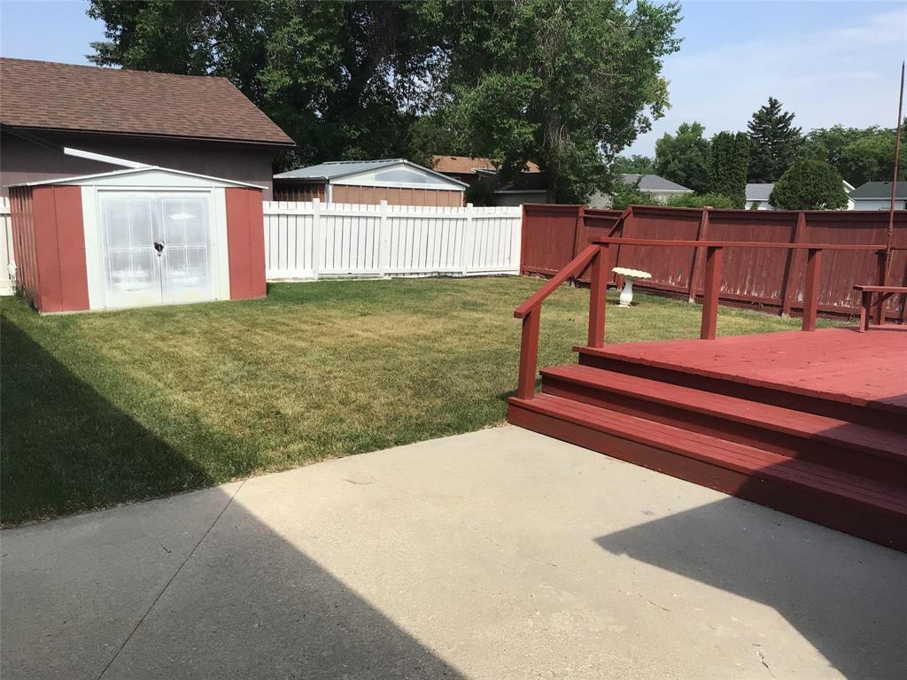 Property Photo: 83 South Lake Drive MB R2Y 1T5