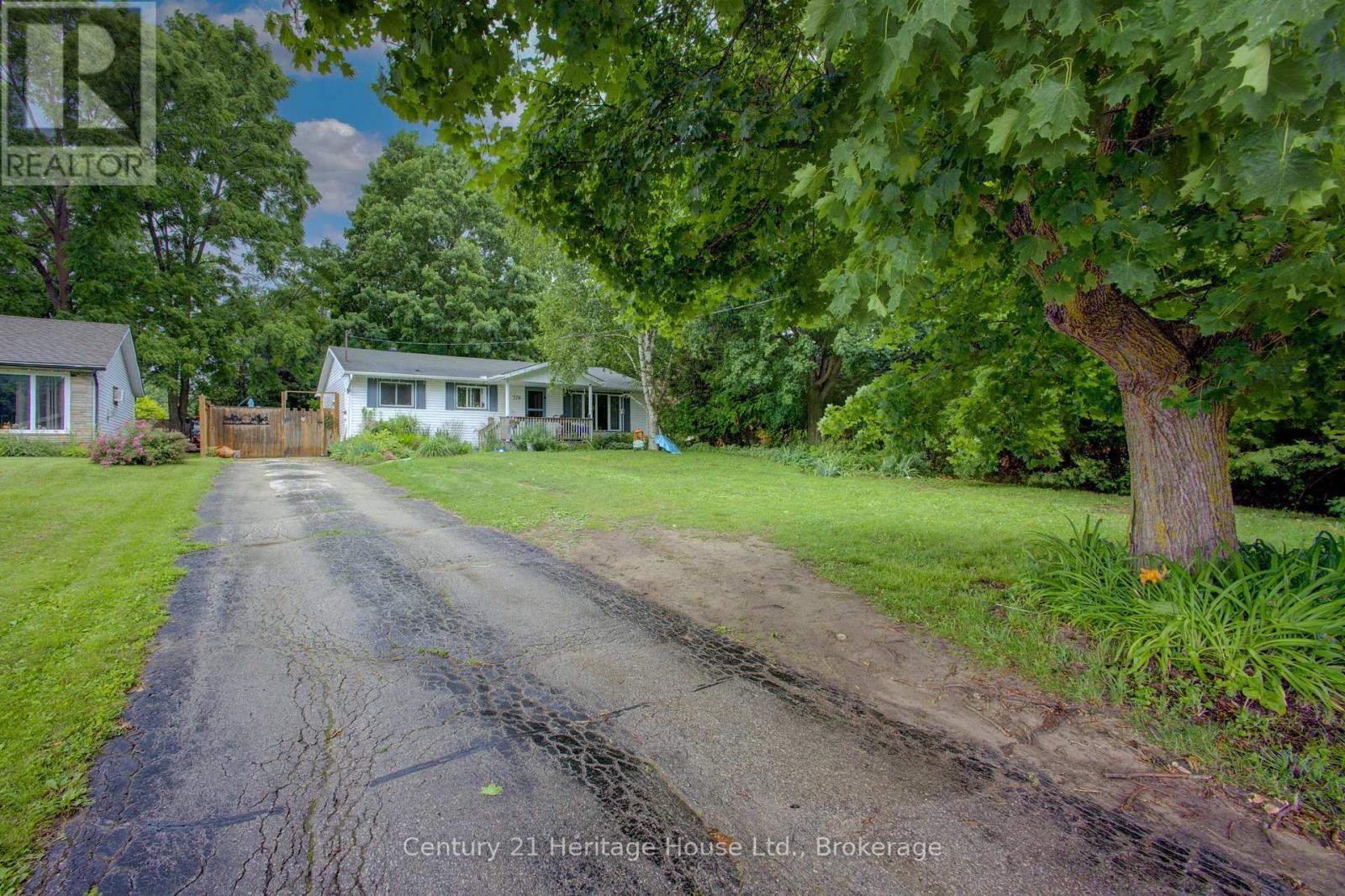 Property Photo:  578 Saddler Street East  ON N0G 1R0 