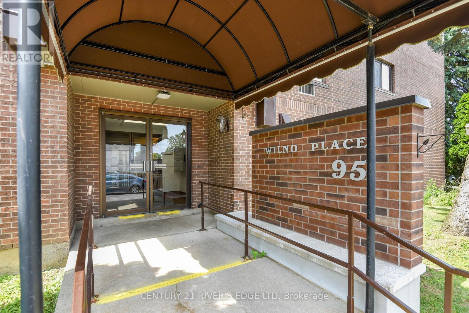 Property Photo: 95 Windsor Drive 306 ON K6V 3H7