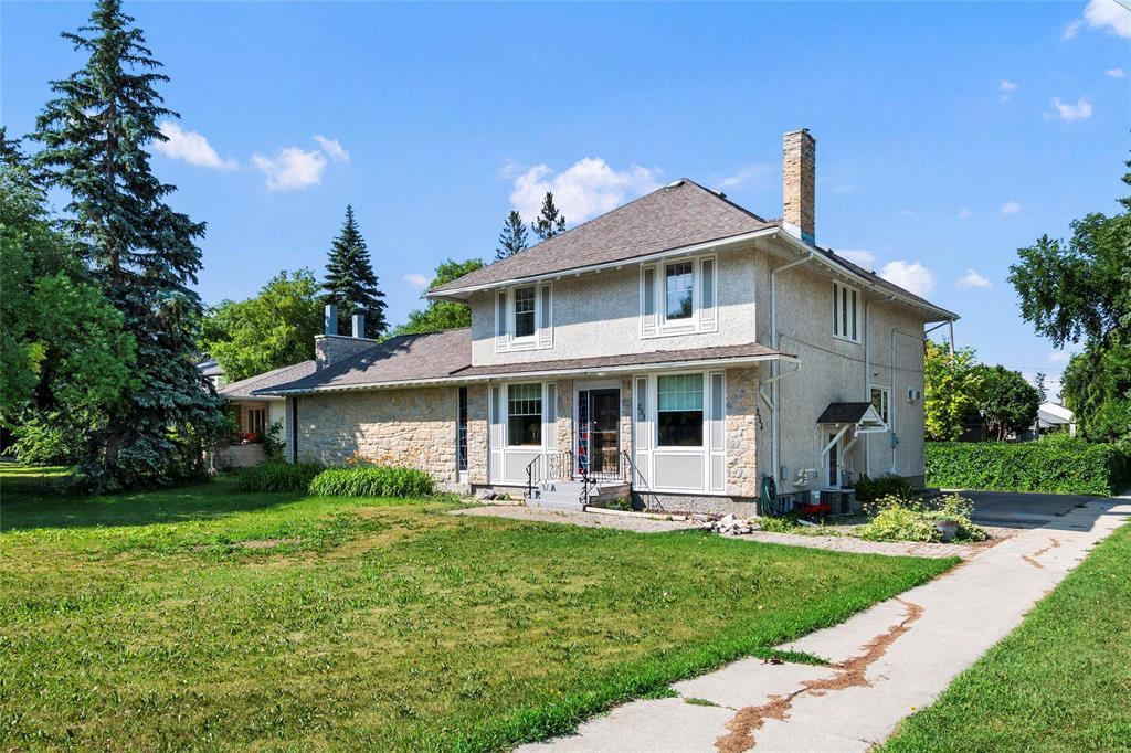 253 Churchill Drive  Winnipeg MB R3L 1V5 photo