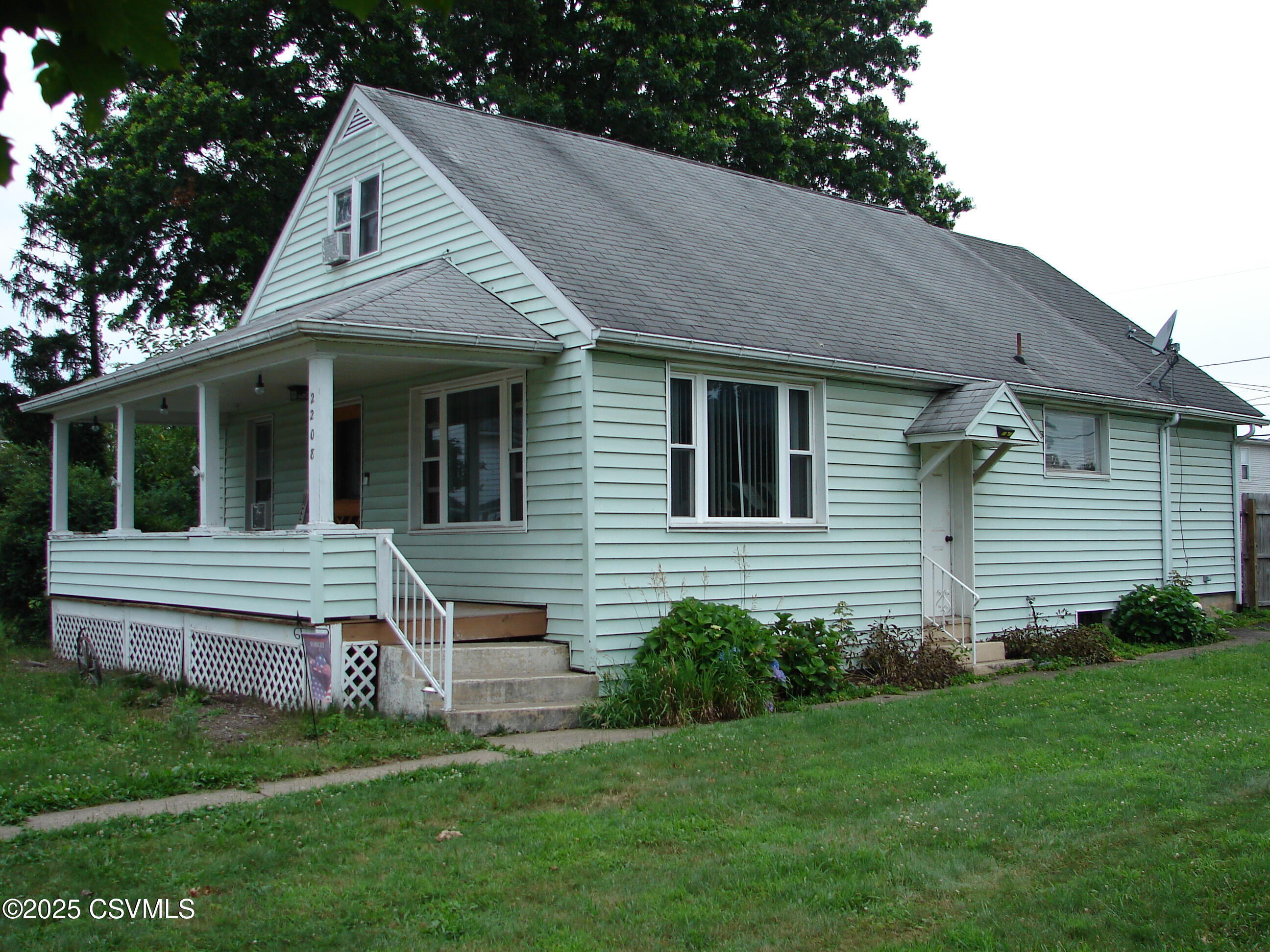 Property Photo: 2208 Royal Ave Avenue PA 17701