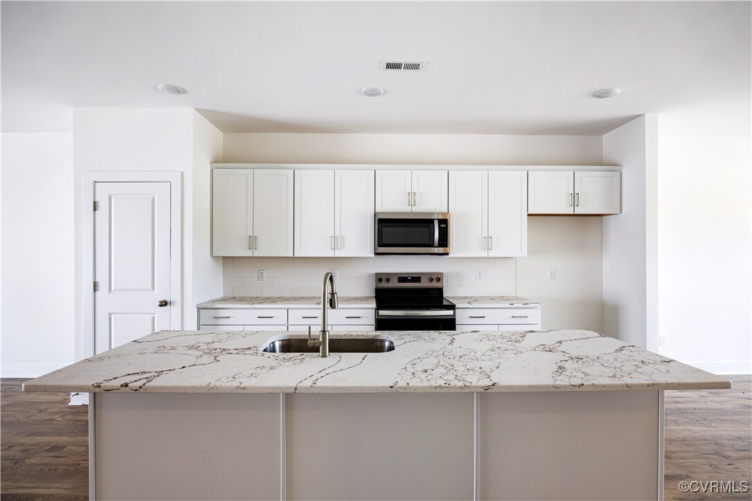 Property Photo:  15319 Sunray Way  VA 23112 