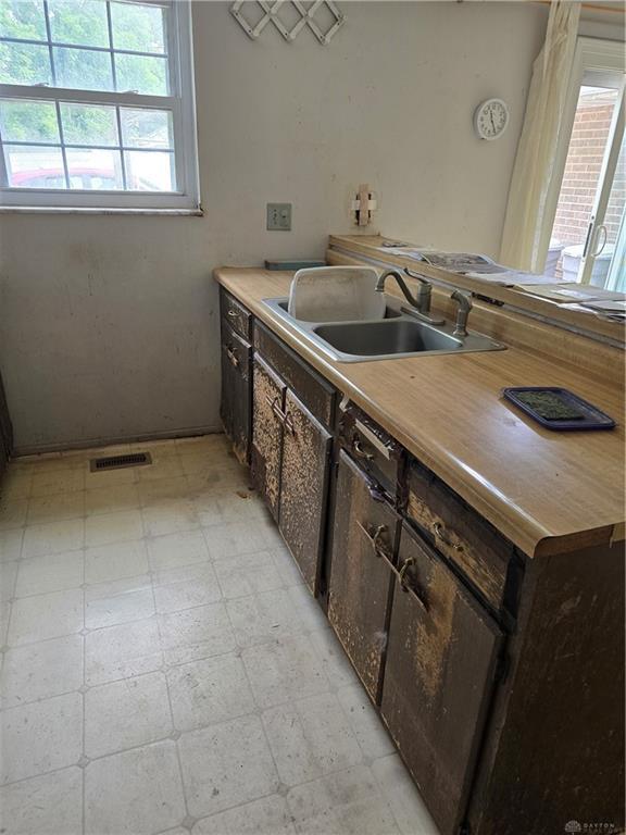 Property Photo: 4801 Creeknoll Court OH 45424