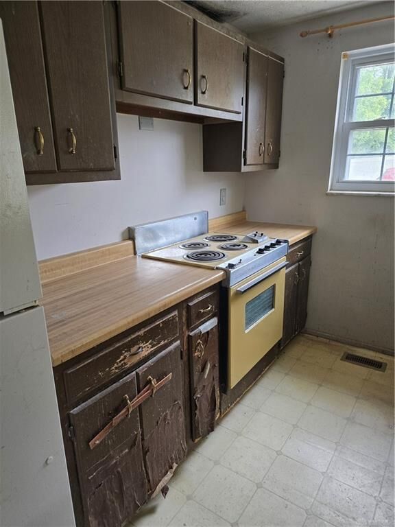 Property Photo:  4801 Creeknoll Court  OH 45424 