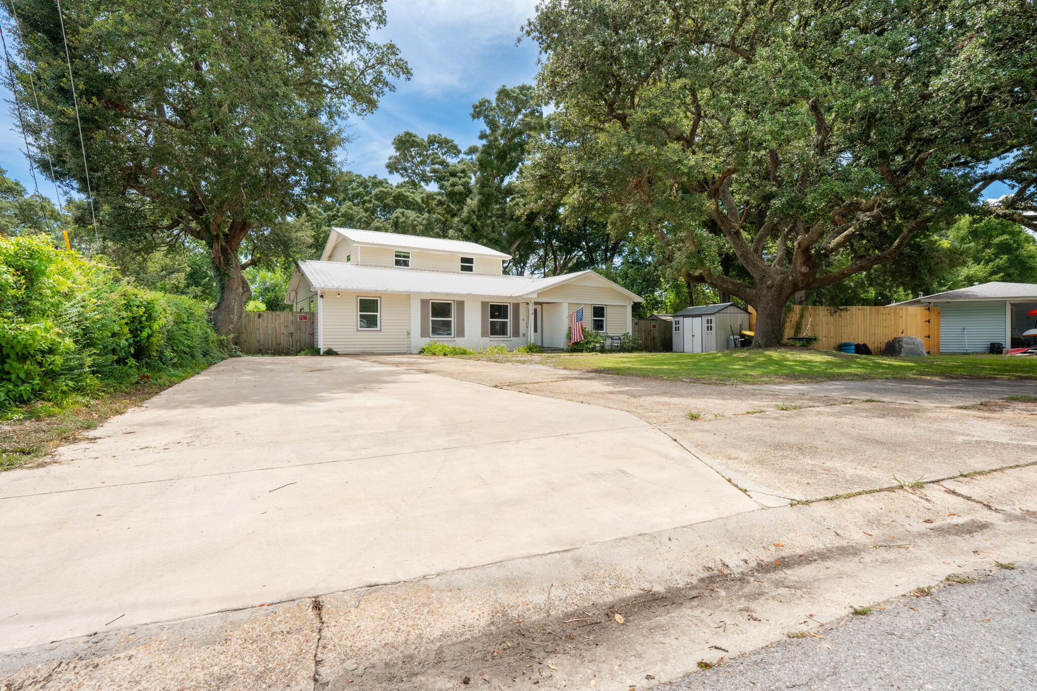 Property Photo: 214 NW Loizos Drive FL 32548