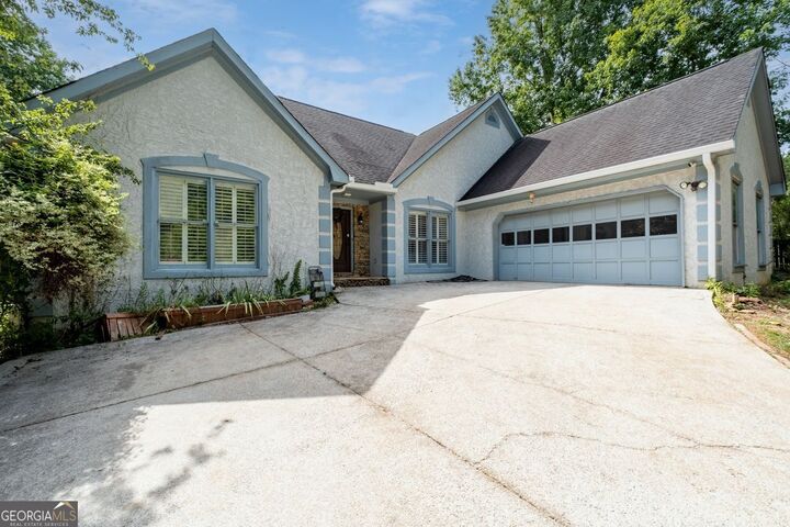Property Photo: 3404 Bonneville Way GA 30024