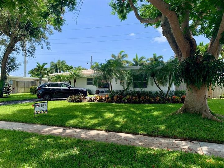 Property Photo: 764 SW 7th St FL 33486