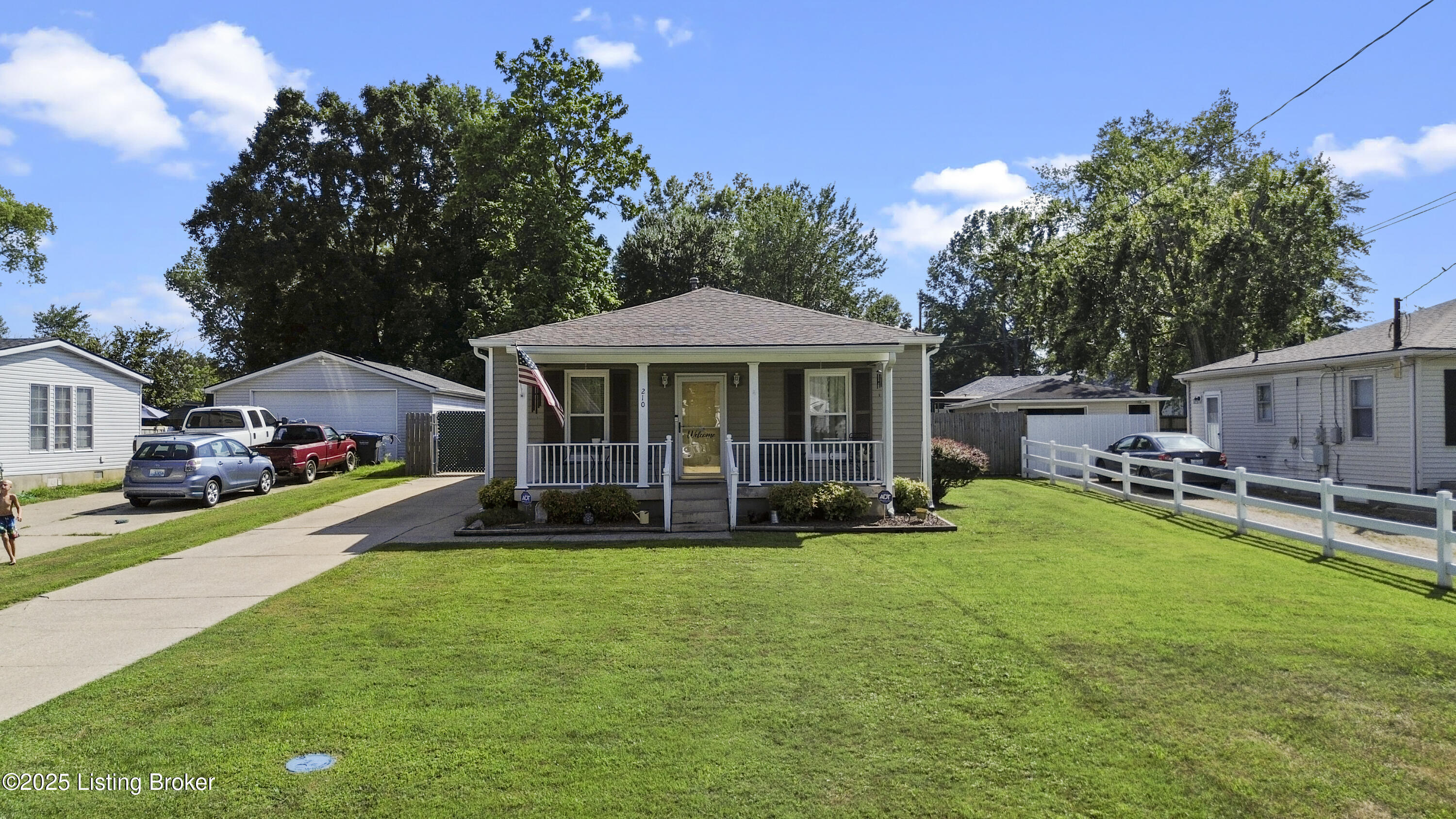 Property Photo: 210 Linda Dr KY 40118