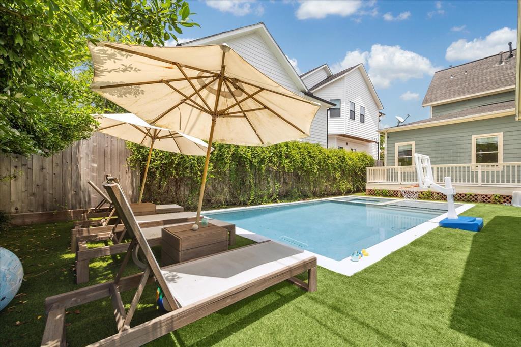 Property Photo:  1101 Tabor Street  TX 77009 