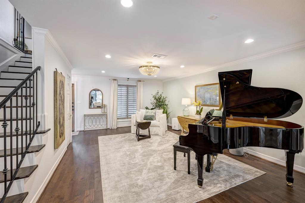 Property Photo: 3739 University Boulevard TX 77005