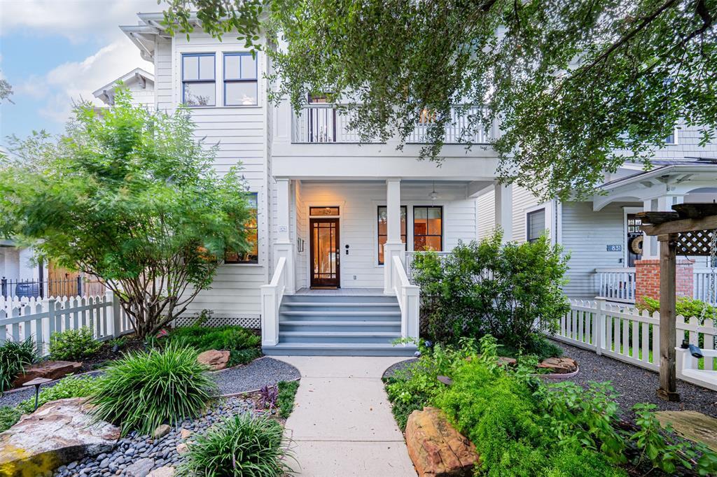 Property Photo:  829 Ralfallen Street  TX 77008 