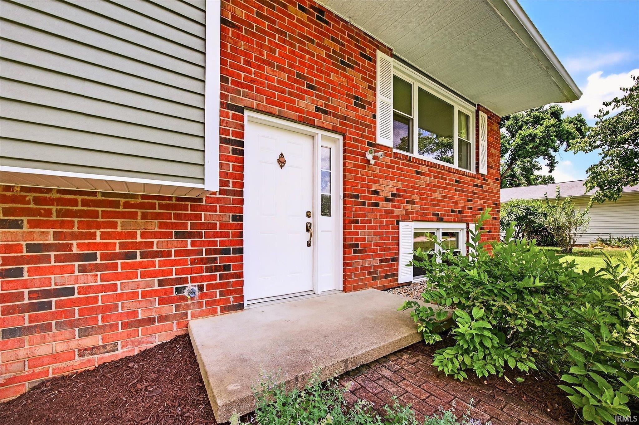 Property Photo:  1222 E Tremont Way  IN 47401 
