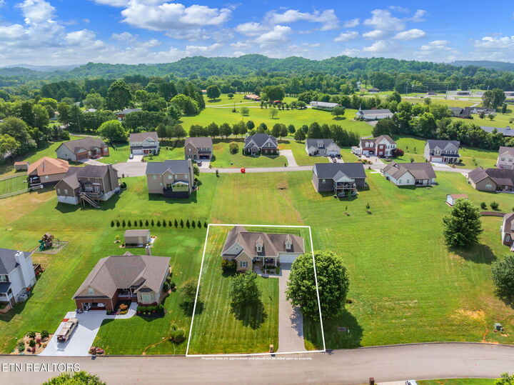 Property Photo: 824 Commonwealth Ave TN 37871