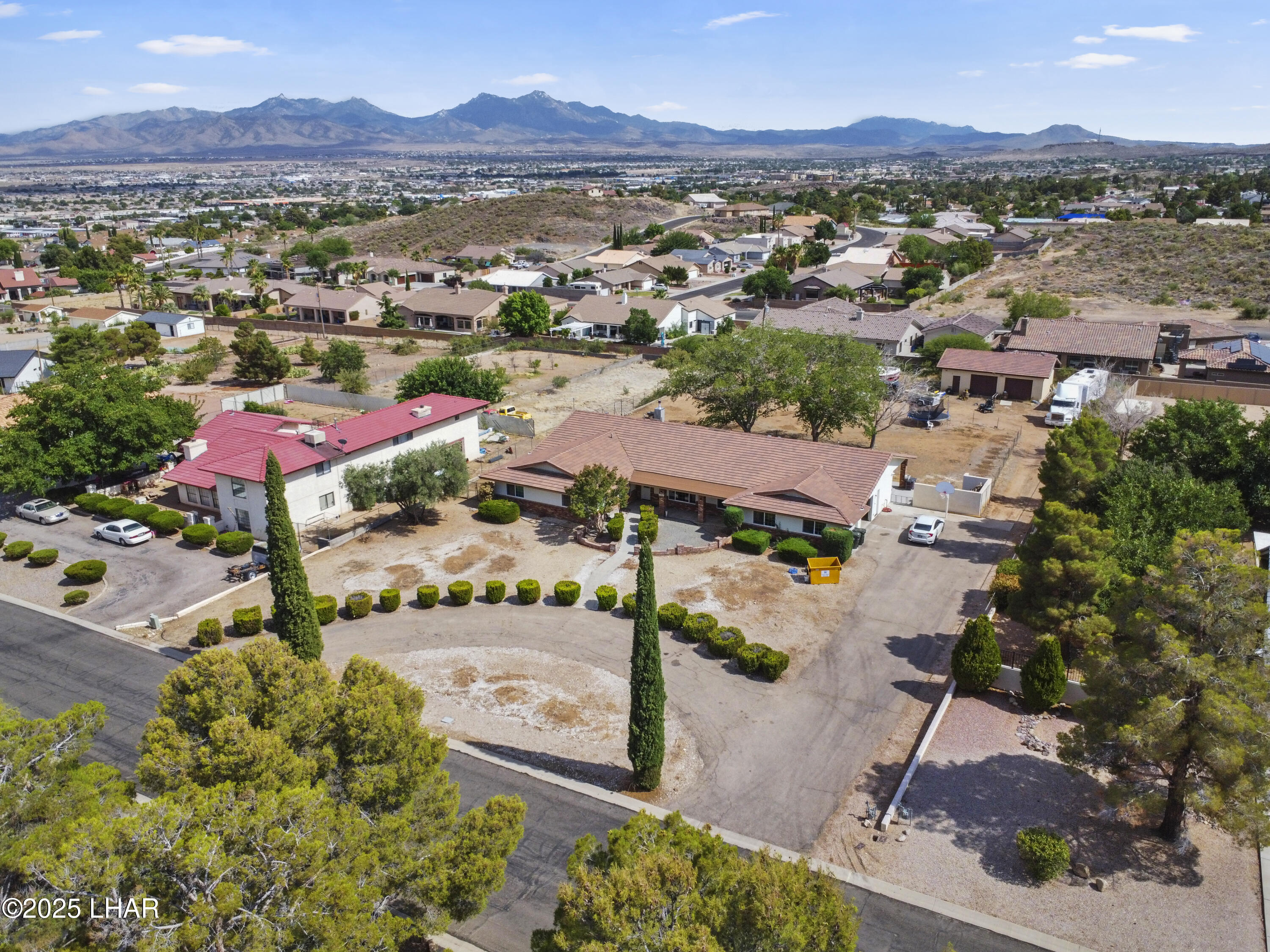 Property Photo: 630 Shadow Mountain Dr AZ 86409