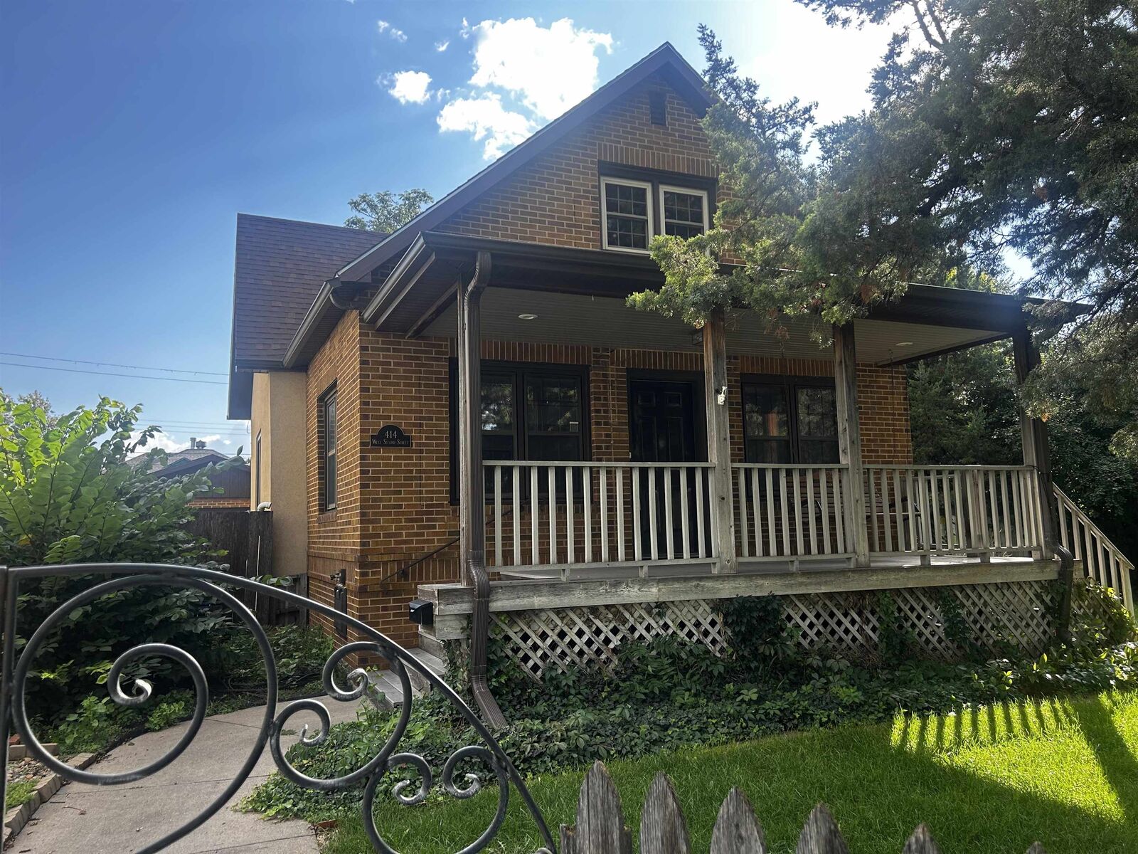 Property Photo: 414 W 2nd NE 69101