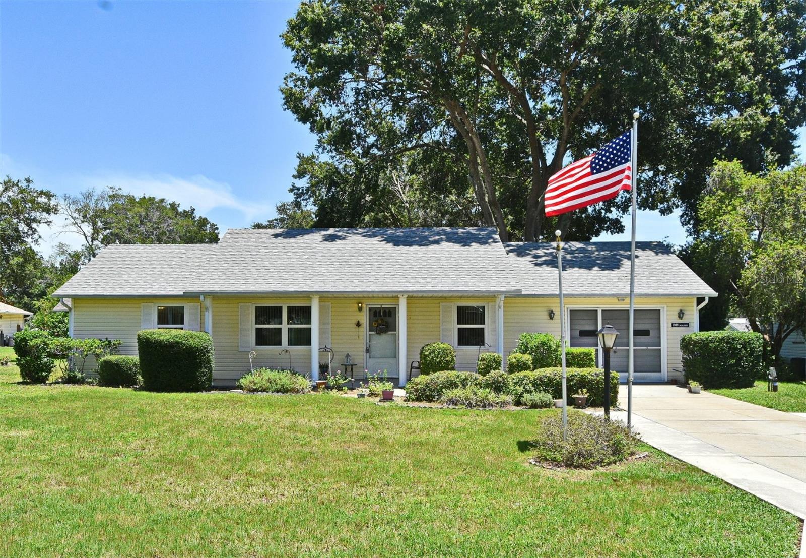 Property Photo:  1902 Tweed Court  FL 34788 