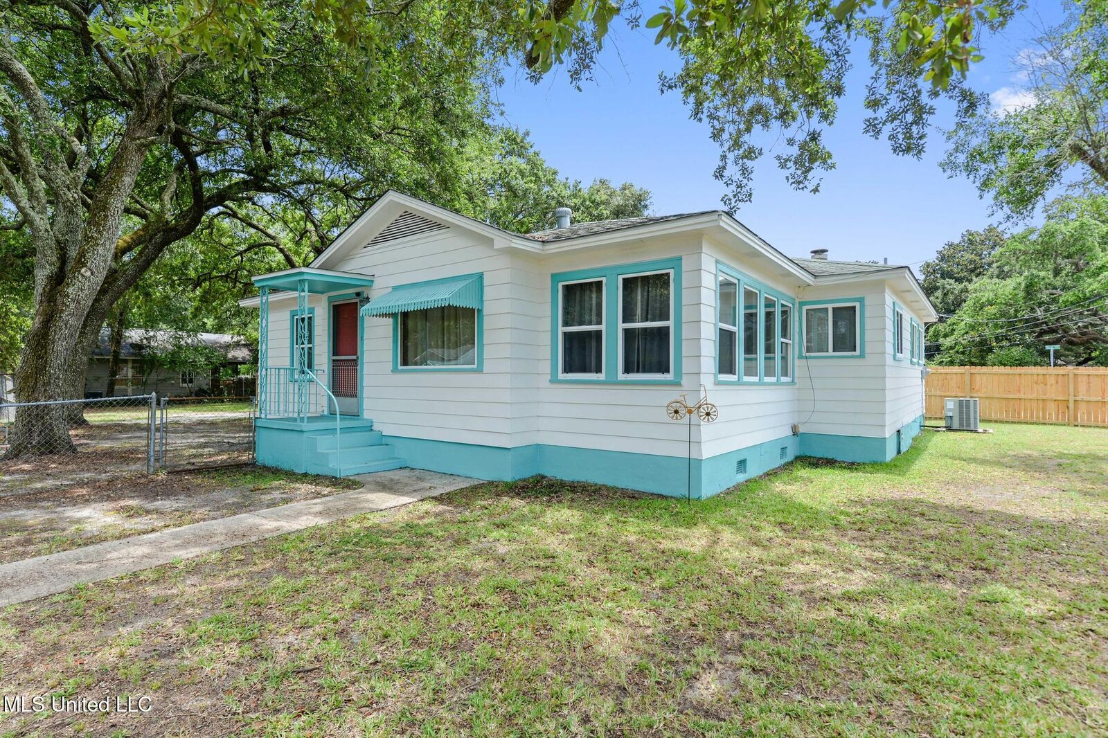 Property Photo:  835 Woodward Avenue  MS 39501 