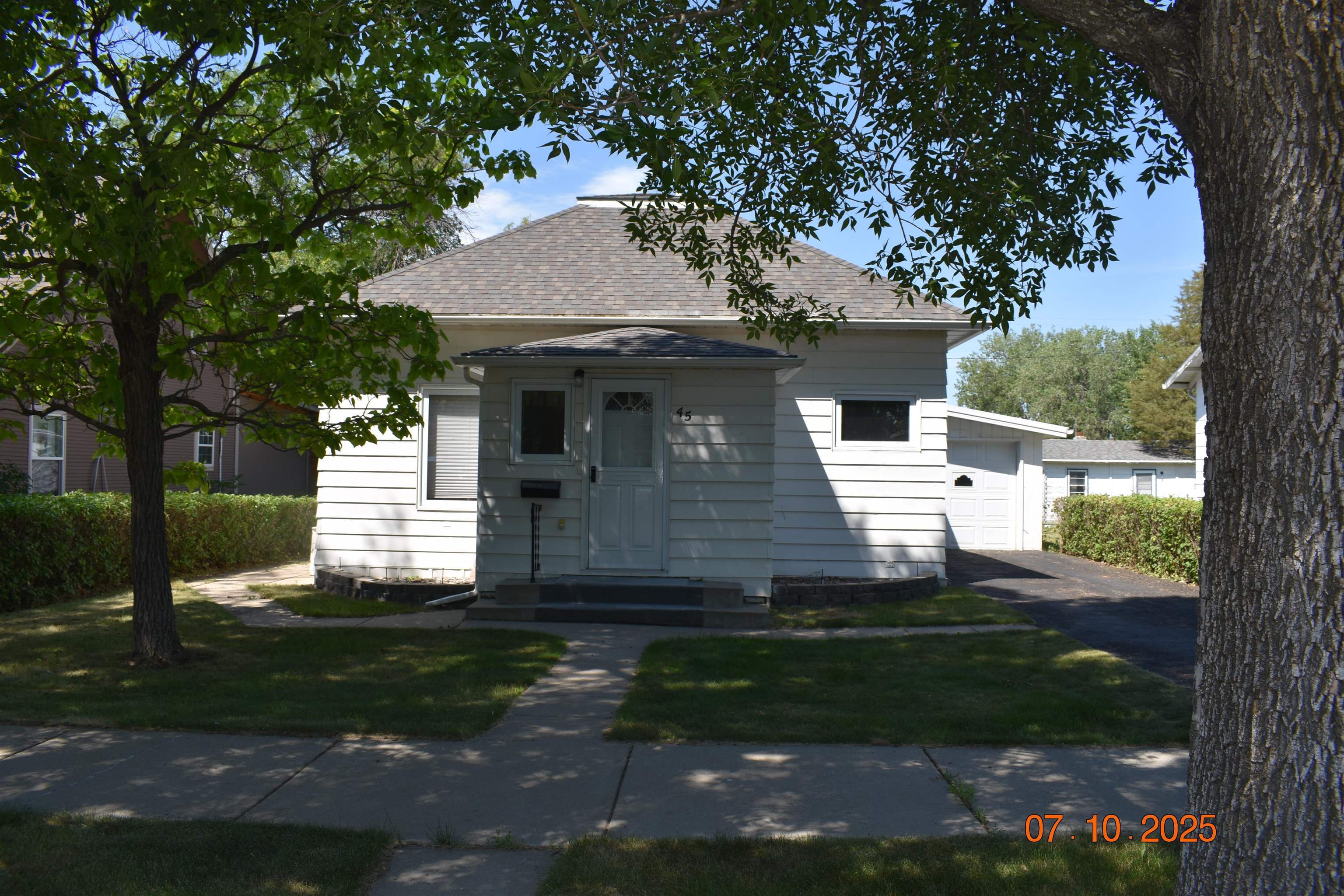 Property Photo: 45 2nd St NE ND 58540
