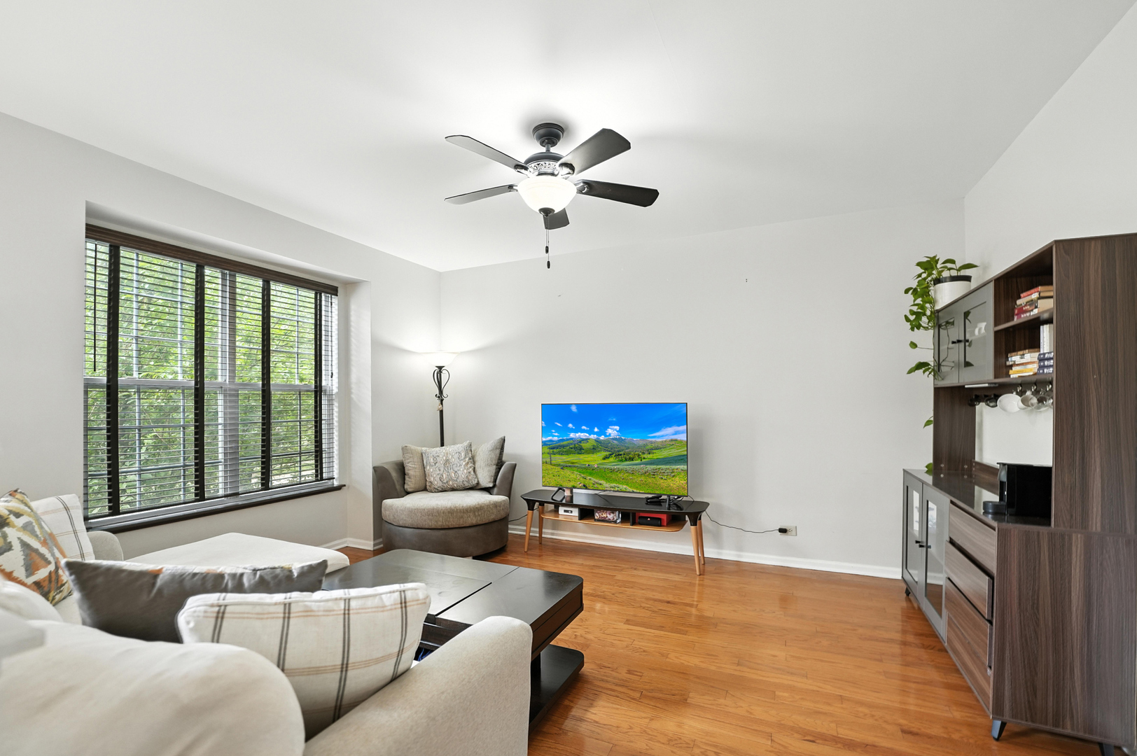 Property Photo:  186 Willow Boulevard  IL 60480 