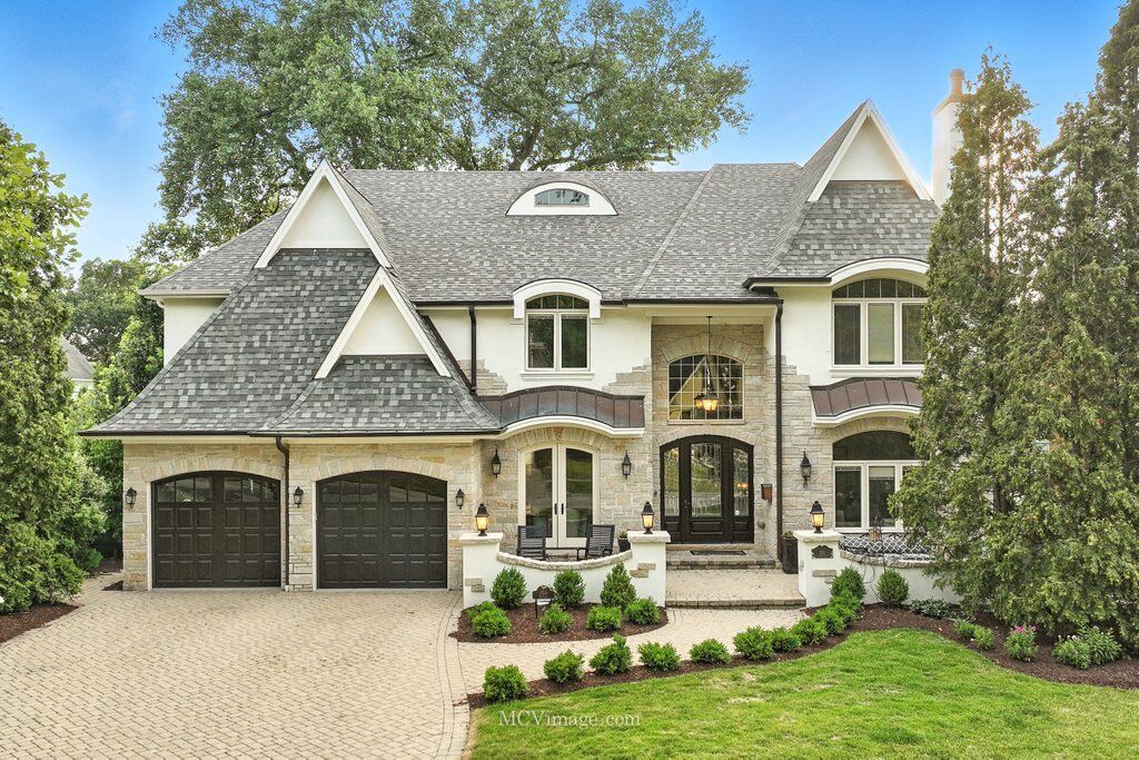 Property Photo: 156 Sunnyside Avenue IL 60126