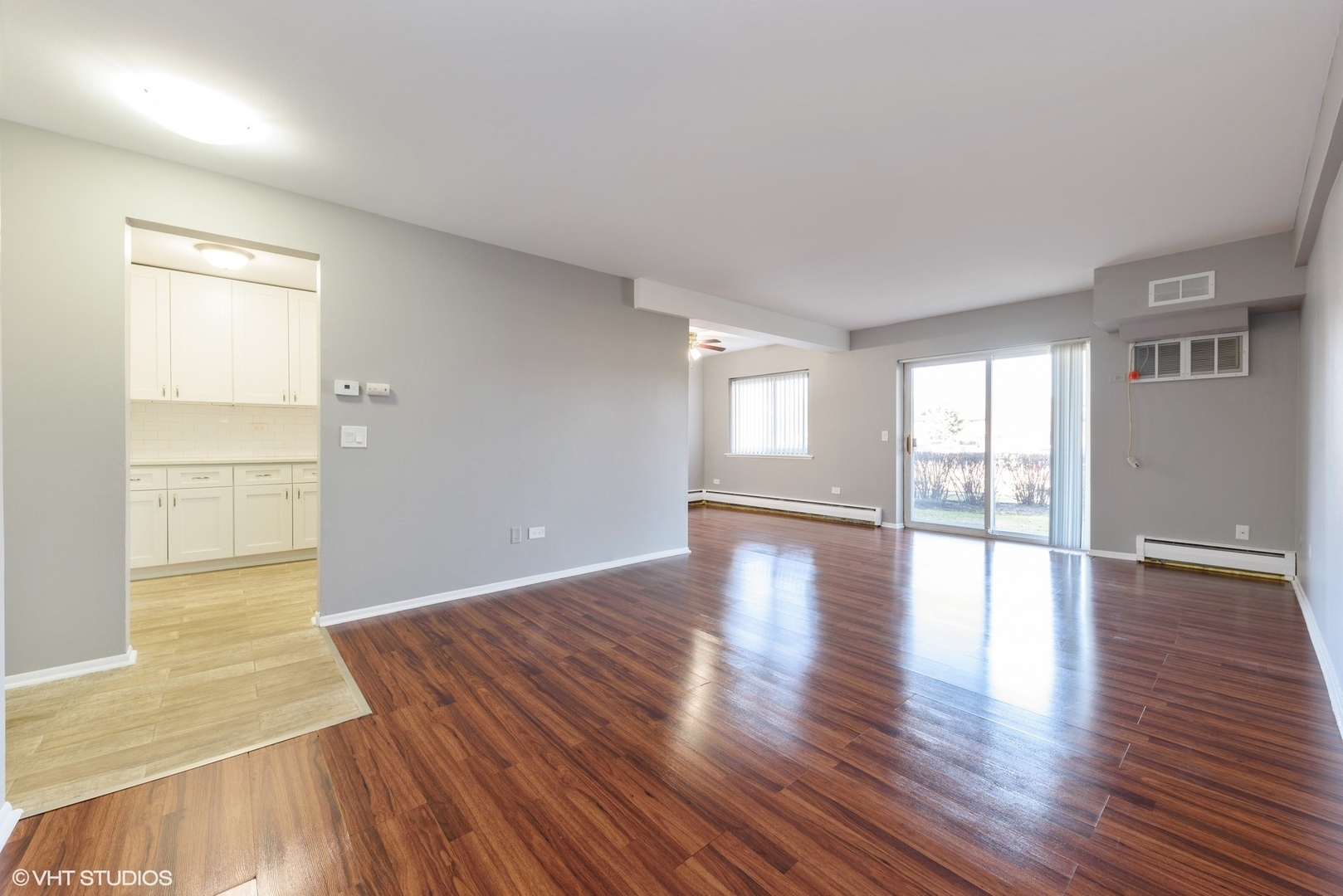 Property Photo: 2424 E Oakton Street 1G IL 60004