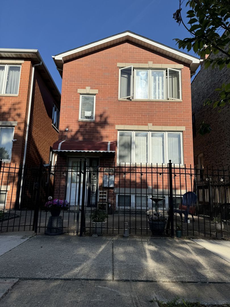 Property Photo: 3714 S Hermitage Avenue IL 60609