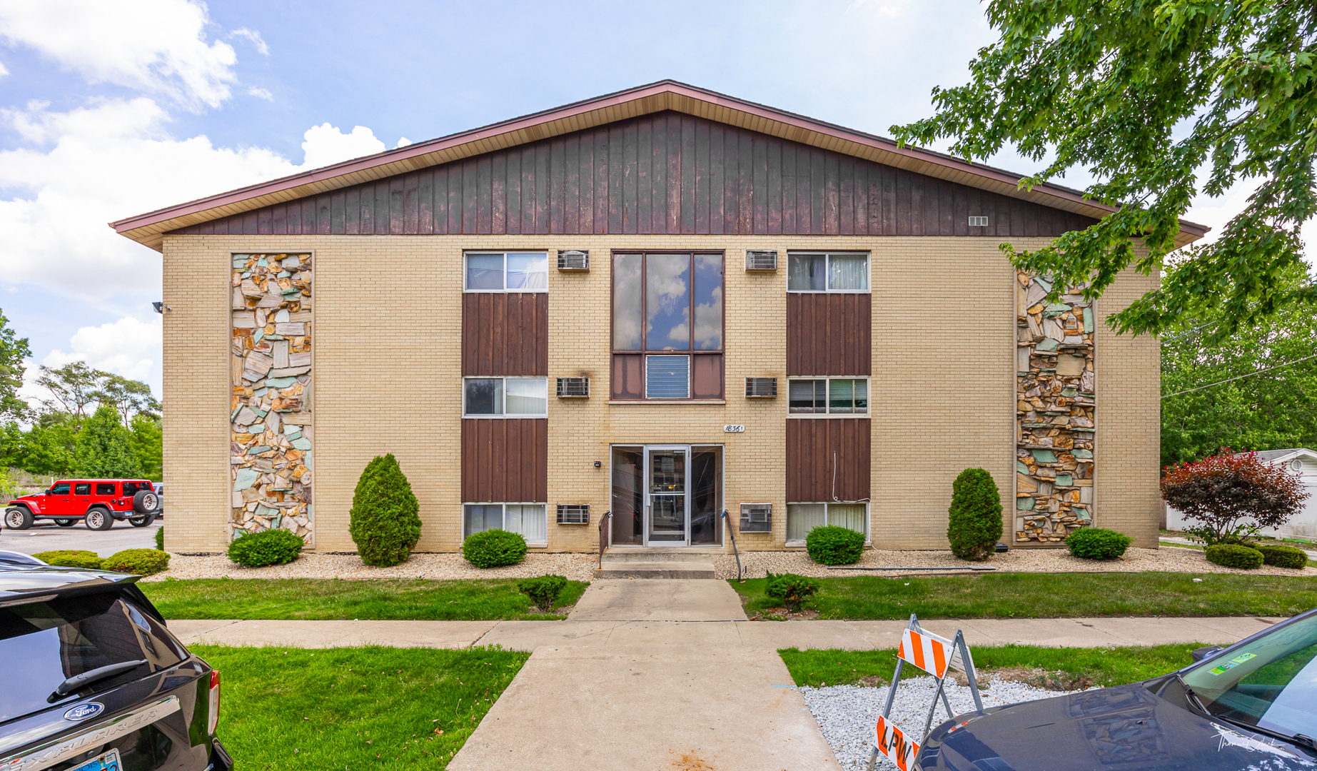 Property Photo: 18361 Glen Oak Avenue 1E IL 60438