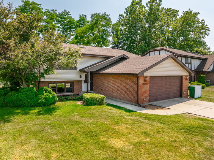 Property Photo:  13301 Maverick Trail  IL 60491 