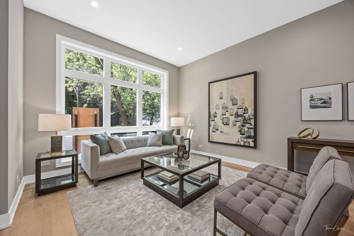 Property Photo: 1642 W Wolfram Street IL 60657