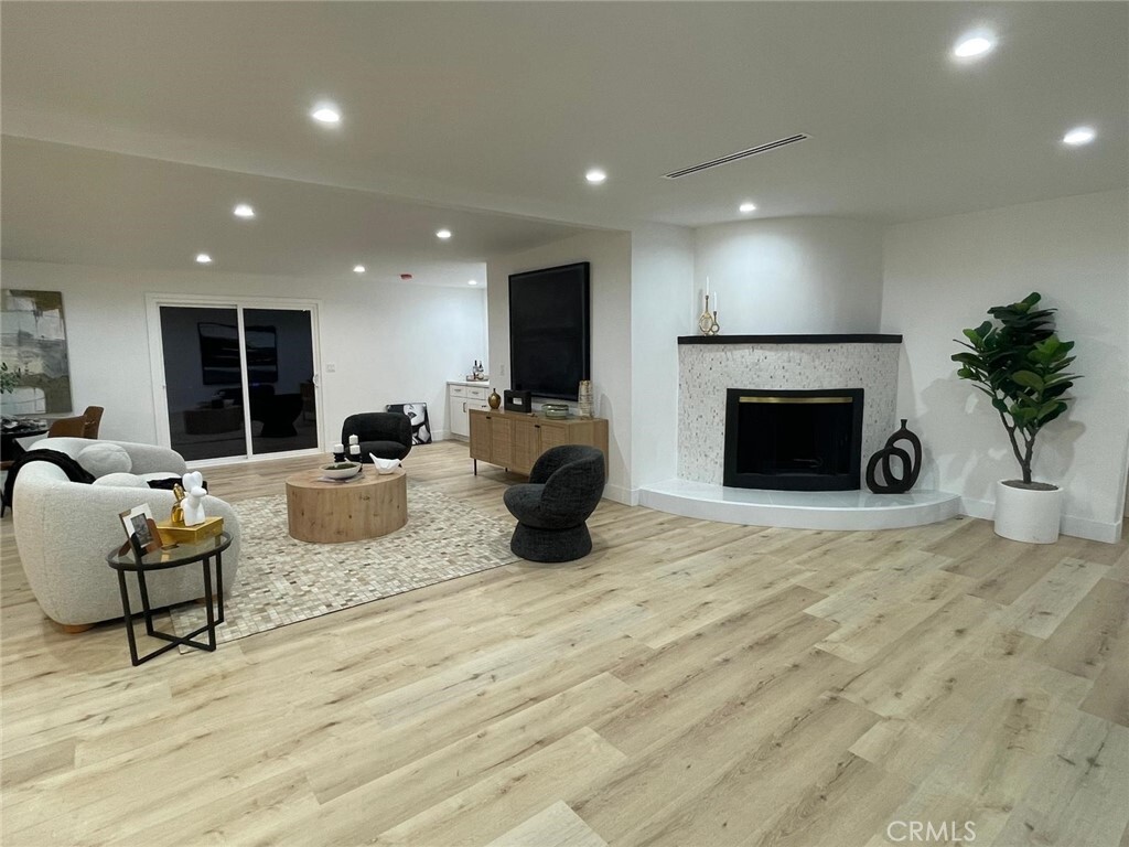 Property Photo: 20406 Londelius Street CA 91306