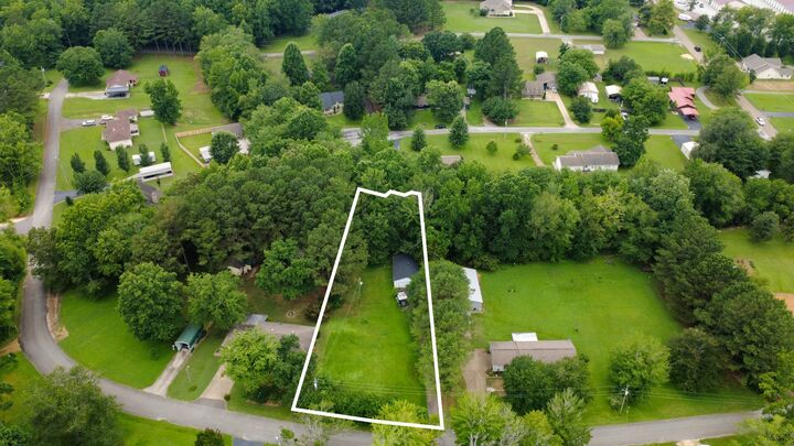 Property Photo:  96 Meadowood Dr  TN 38256 