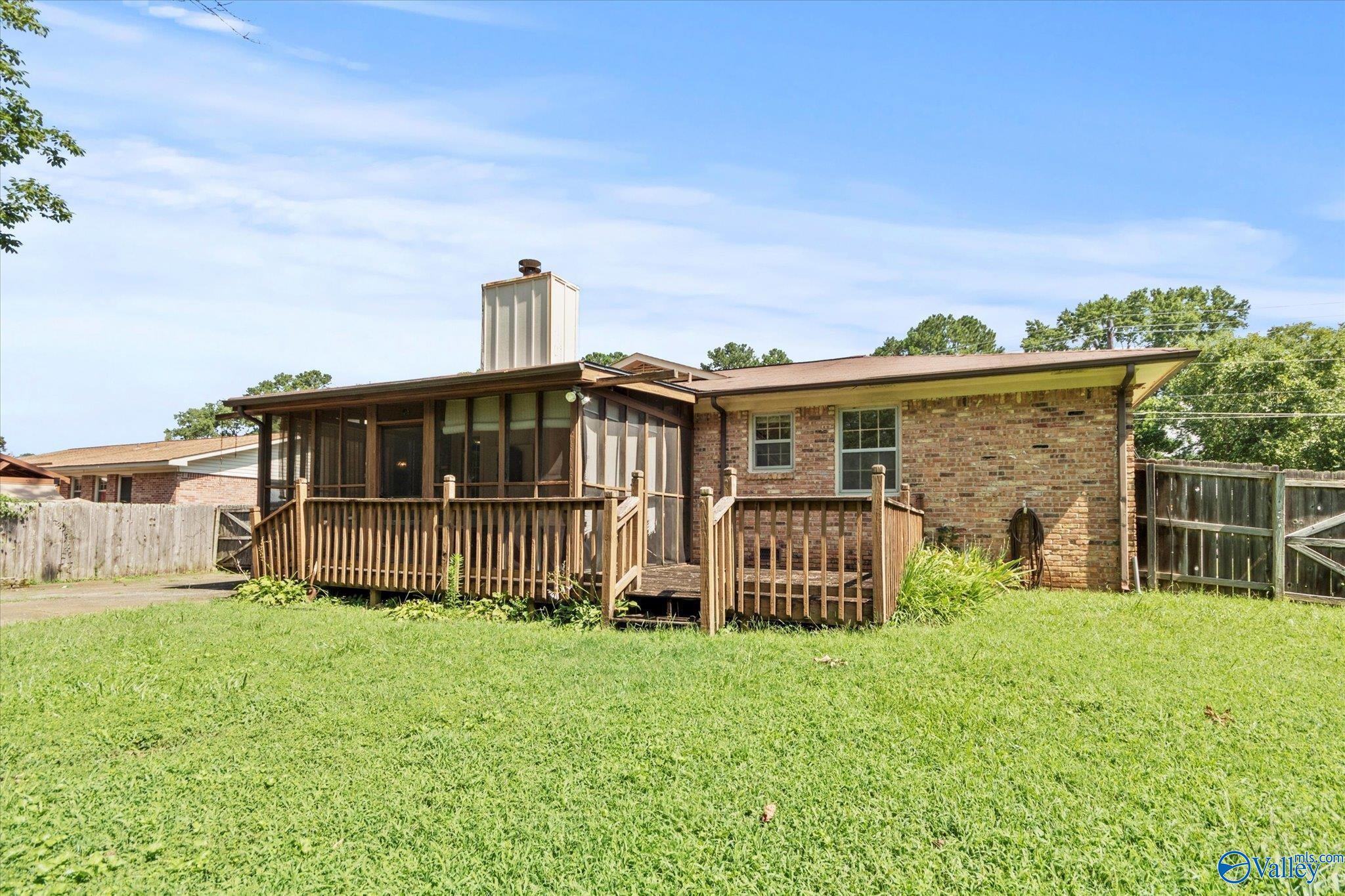 Property Photo: 2018 Haynes Avenue NE AL 35811