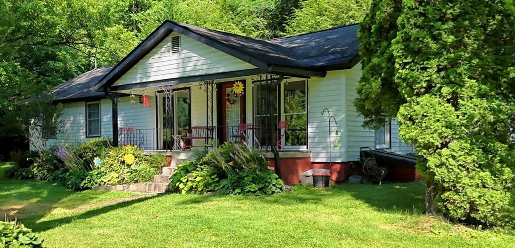 Property Photo:  820 Ash Loop Road  GA 30513