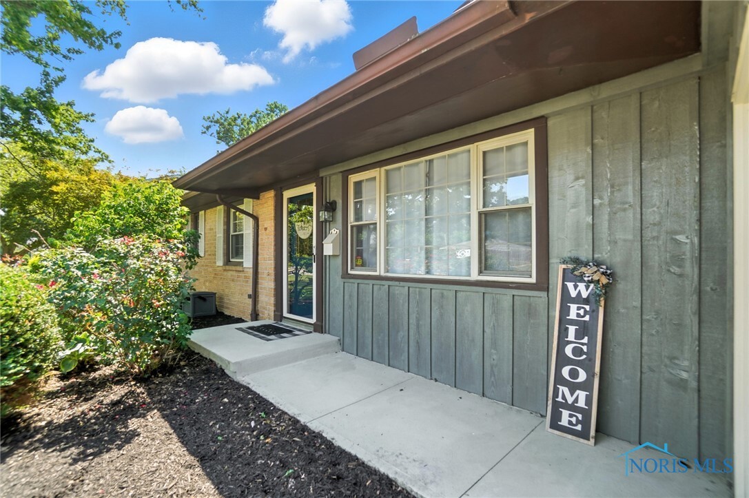 Property Photo: 1819 Queenswood Drive OH 45840