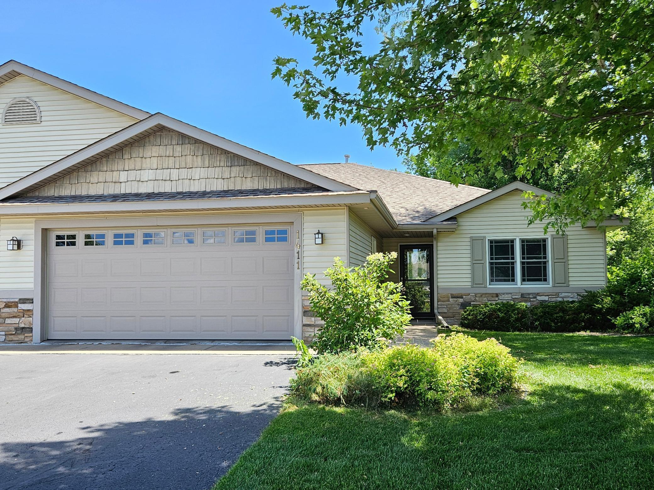 Property Photo: 1411 Blue Jay Place WI 54017