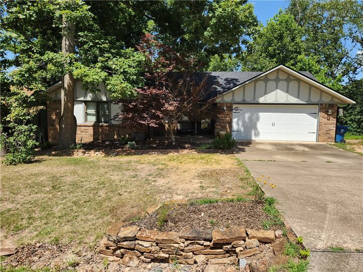Property Photo:  13 Kensington Drive  AR 72715