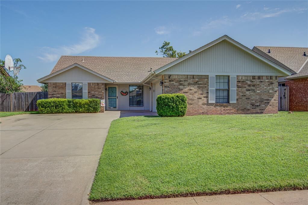 Property Photo:  2109 Shamrock Drive  OK 73003 