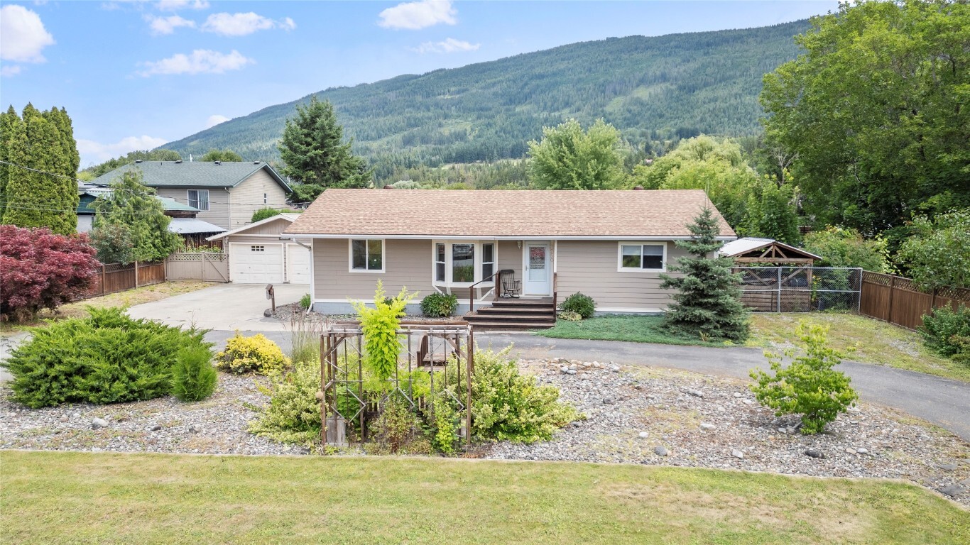Photo de la propriété: 7250 52 Street NE BC V0E 1K0