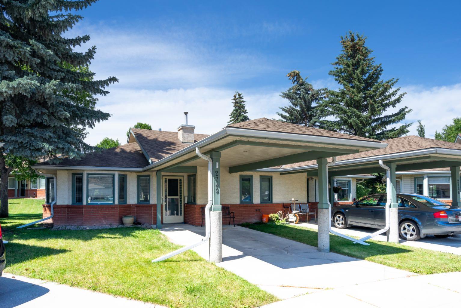 Property Photo: 2742 Dovely Park SE AB T2B 3G8