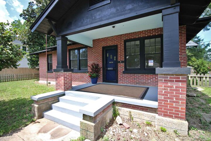 Property Photo: 2323 N 17th Ave FL 32503