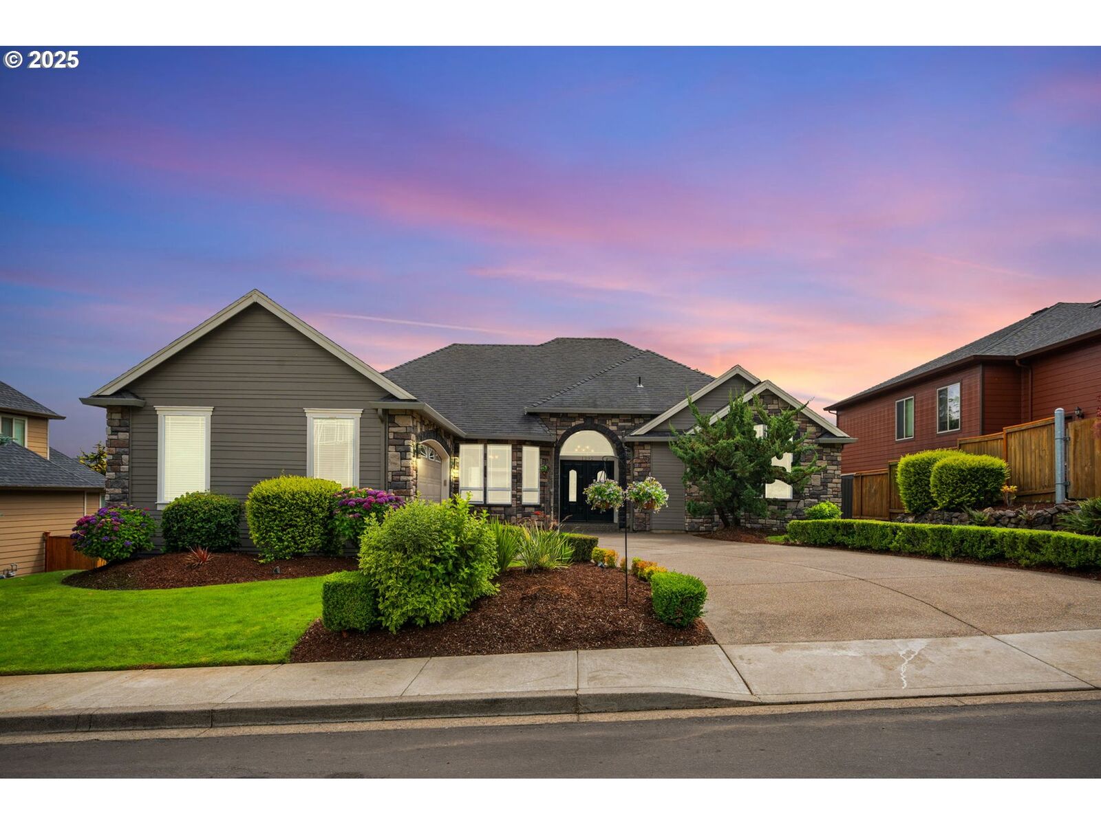 Property Photo:  1292 E Lucas St  WA 98629 