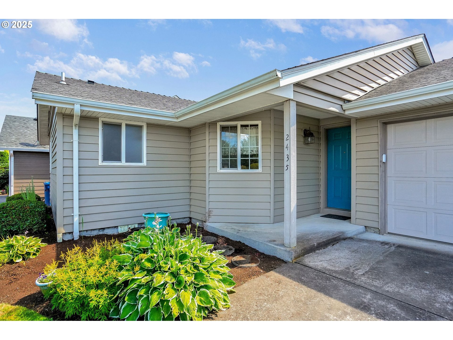 Property Photo: 2435 Connemara Ct OR 97317