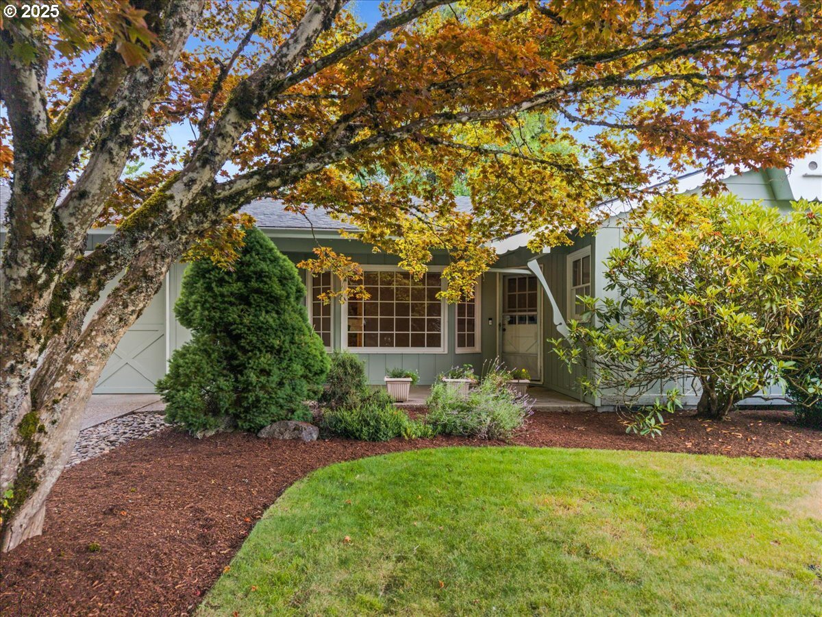 Property Photo:  8830 SW 56th Ave  OR 97219 